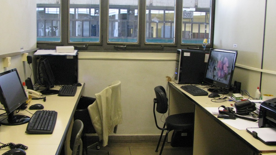 First LabMol computing room, desk view